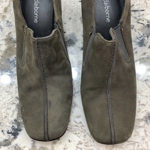 Liz Claiborne size 7.5 olive green nubuck suede shoes EUC